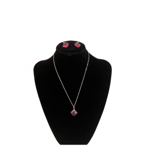 serti de collier et boucles d'oreilles en cristaux Swarovski