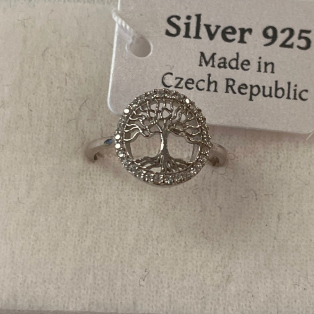 Bague en argent ornée avec l'arbre de vie